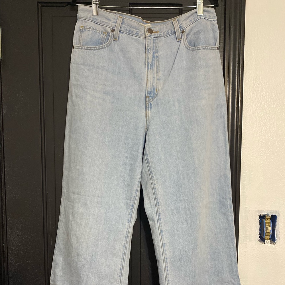women’s levi’s light wash wide leg jeans w31